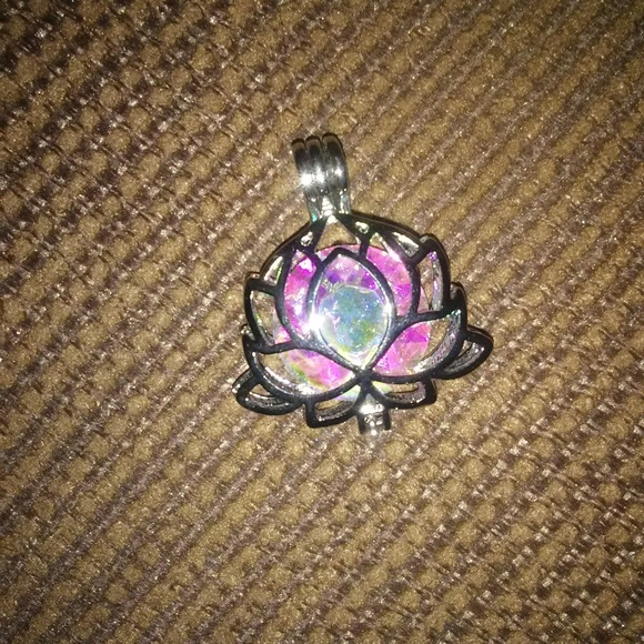 Pendant - Picture 1 of 3